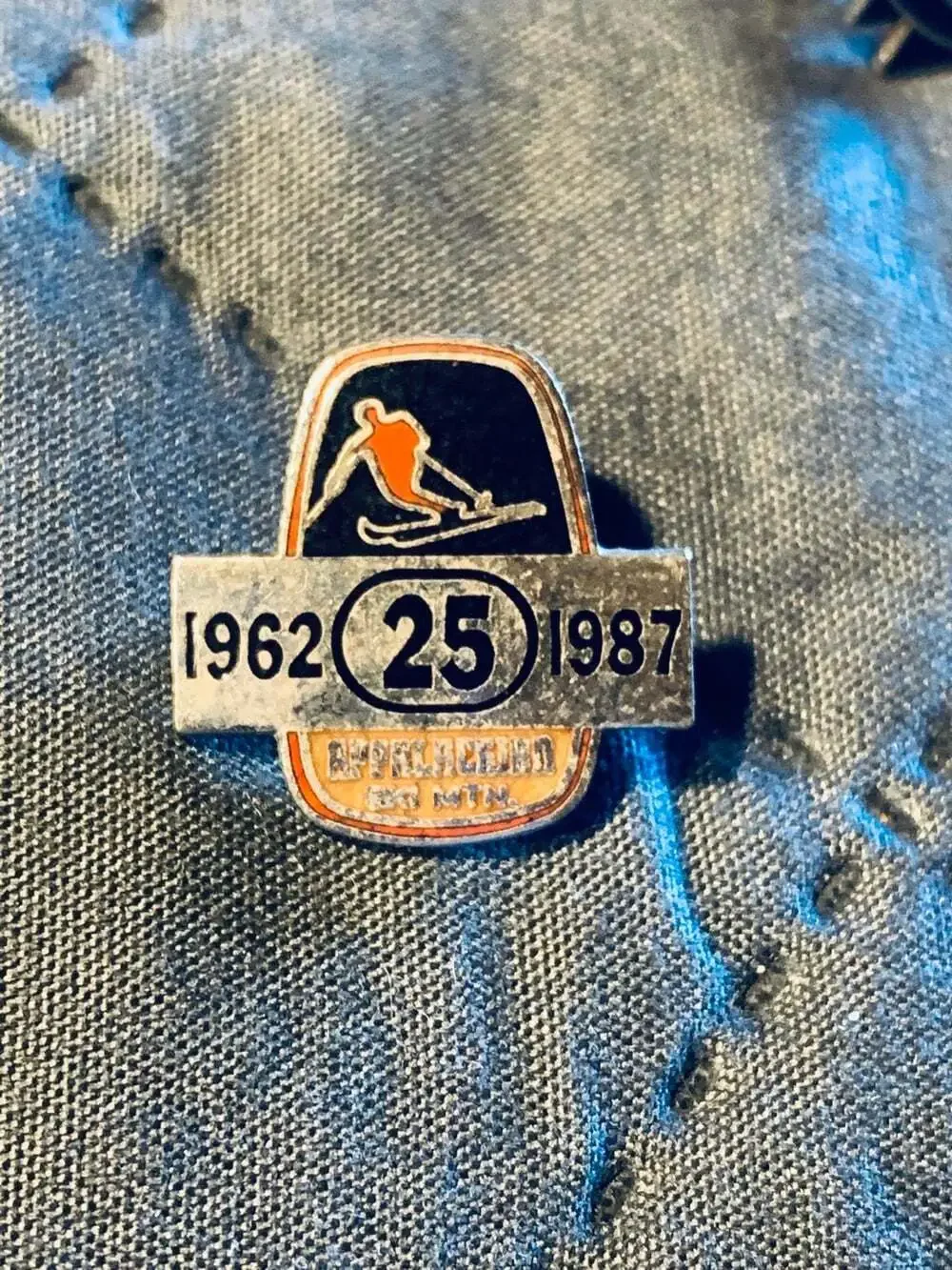 Appalachian 25 Anniversary Ski club 62-87 pin